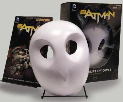 Batman: 01 the Court of Owls Mask and Book Set